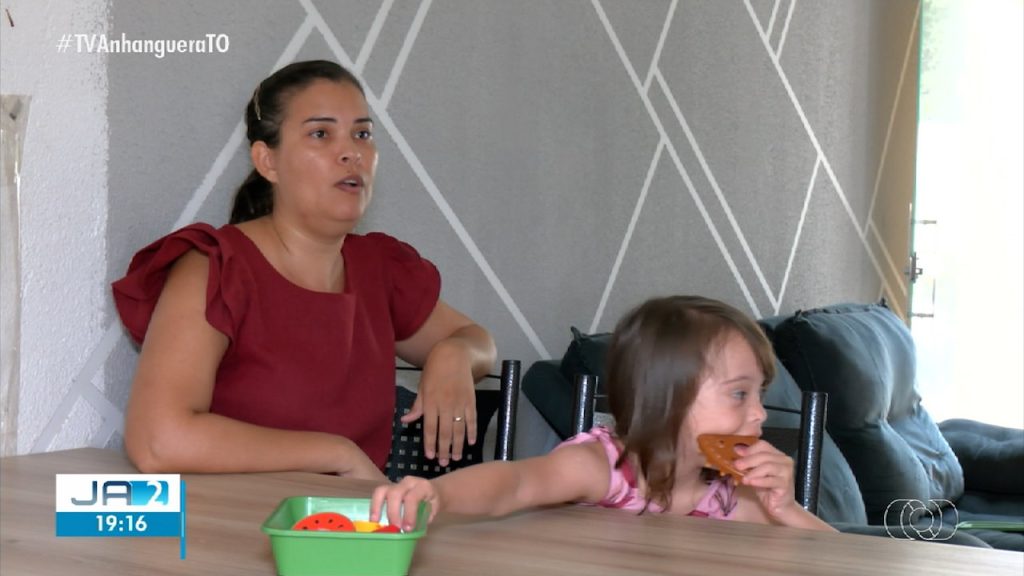 Crianças deixam de ir às aulas por falta de auxiliares e cuidadores em escolas de Palmas