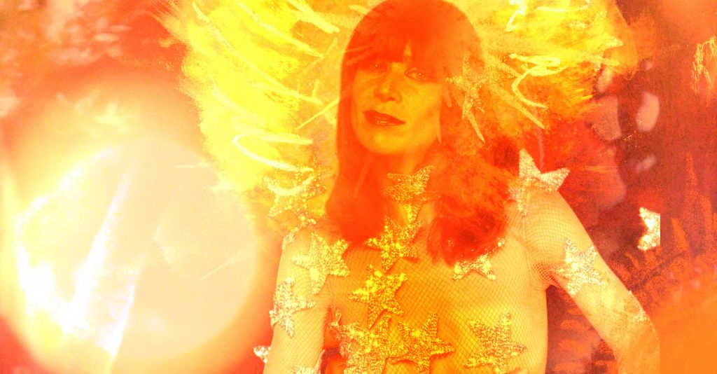 Rita Lee é vista como personagem no retrato unidimensional esculpido por inédito documentário sobre a artista