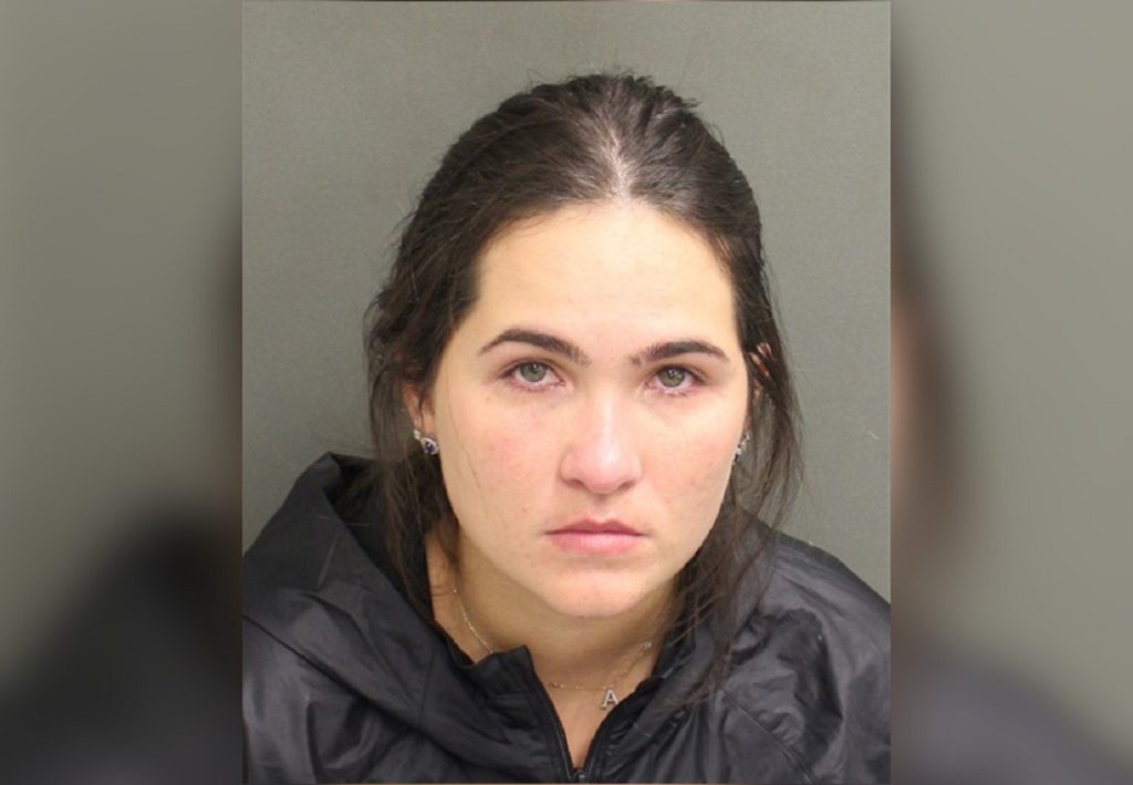 Mulher do sertanejo Henrique foi presa na própria casa após fugir de abordagem, em Orlando, nos EUA