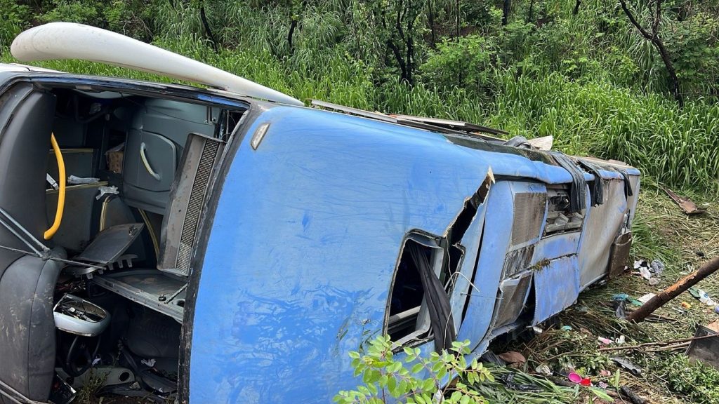 Acidente com mais de 40 passageiros na BR-153 deixa três hospitalizados no TO