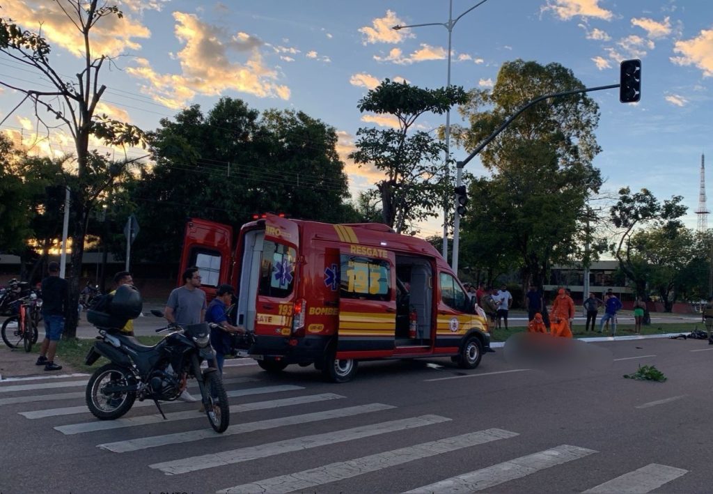 Motociclista bate durante ultrapassagem e morre em Palmas