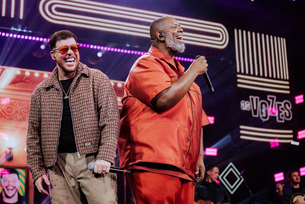 Ferrugem e Péricles acionam ‘Parque de diversões’ no primeiro álbum extraído da gravação ao vivo da turnê ‘As vozes’