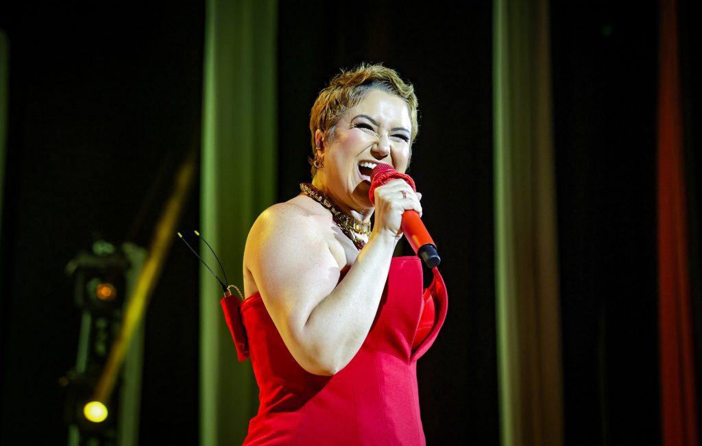 Maria Rita volta a se agigantar como cantora no show ‘Redescobrir vol. 2’, embalada pelo colo da mãe, Elis Regina
